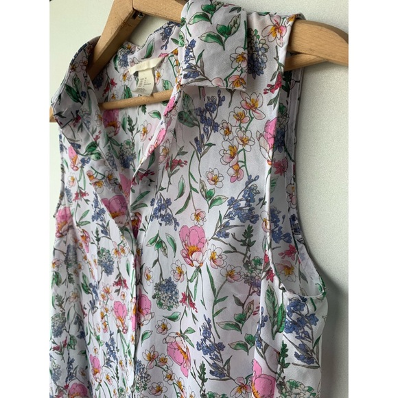 COPY - Size 4, H&M, white and floral sleeveless blouse - Picture 3 of 13